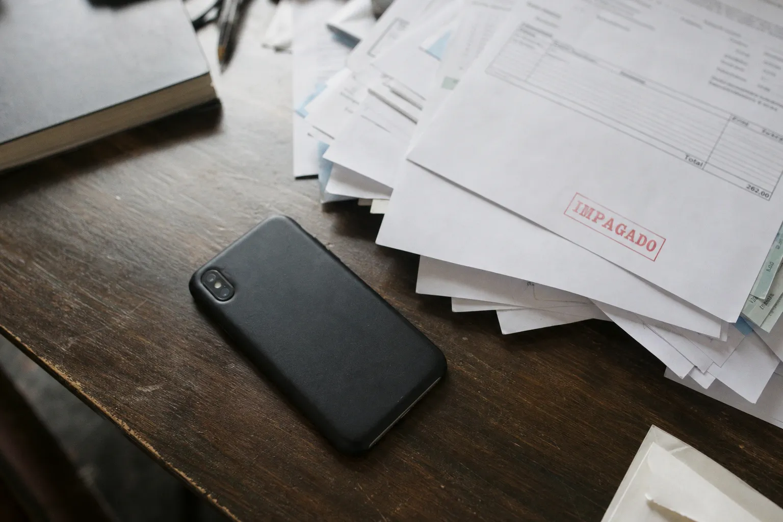 Apps de productividad engañosas: el truco del cobro semanal