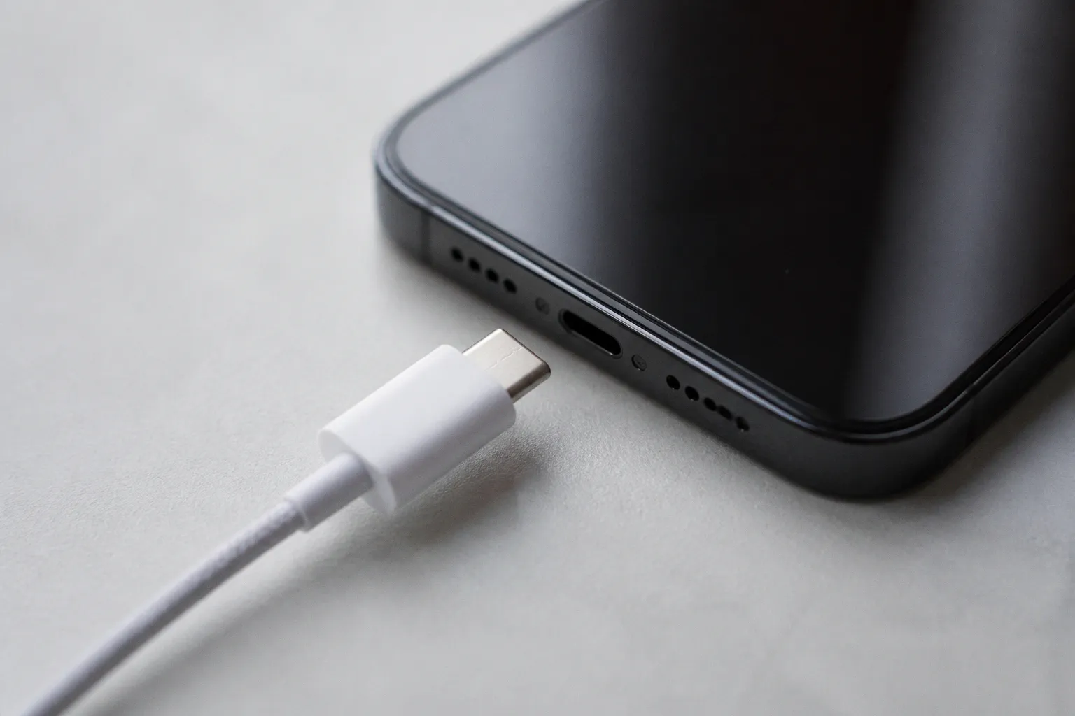 Cargador rápido USB C: potencia adecuada para proteger la batería del móvil